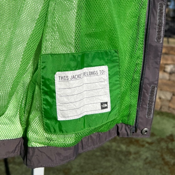 The North Face Boys' Resolve Reflective Jacket - Picture 13 of 14